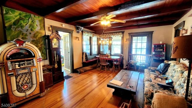 213 Squaw Trl, Hopatcong Boro, NJ 07821