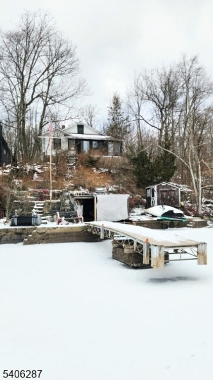 213 Squaw Trl, Hopatcong Boro, NJ 07821