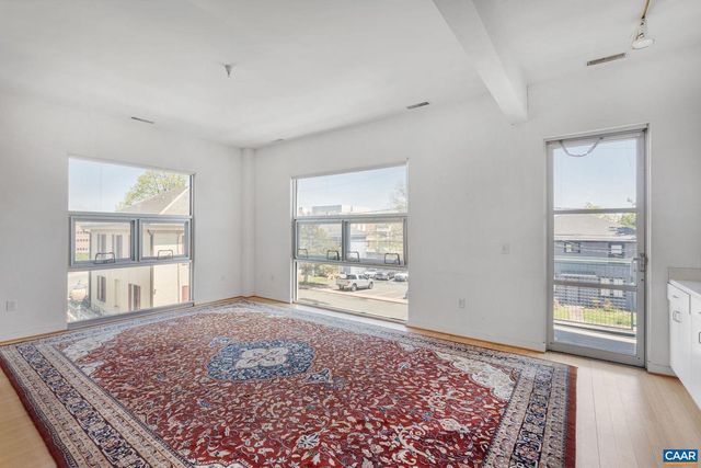 820 E High St Apt 8, Charlottesville, VA 22902