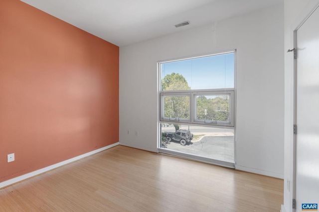 820 E High St Apt 8, Charlottesville, VA 22902
