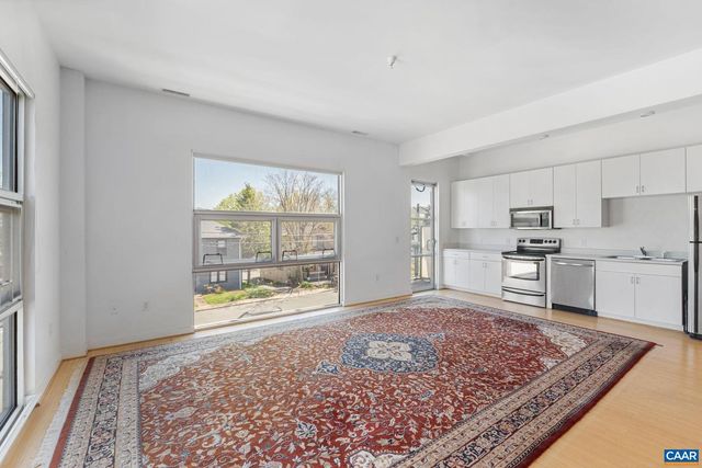 820 E High St Apt 8, Charlottesville, VA 22902