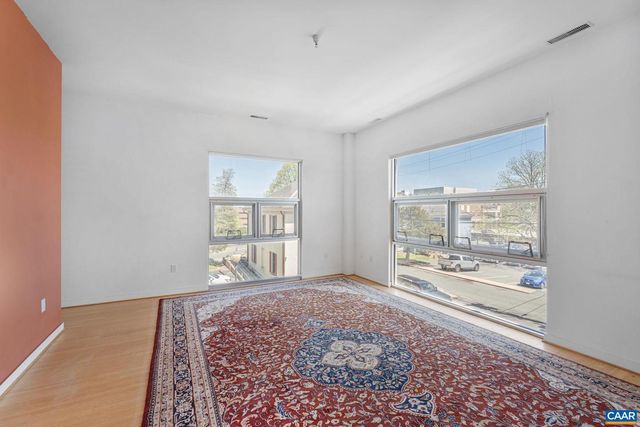 820 E High St Apt 8, Charlottesville, VA 22902