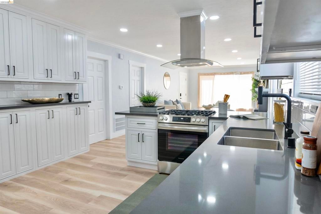 Image 14 of property listing at 2427 67Th Ave, Oakland, CA 94605