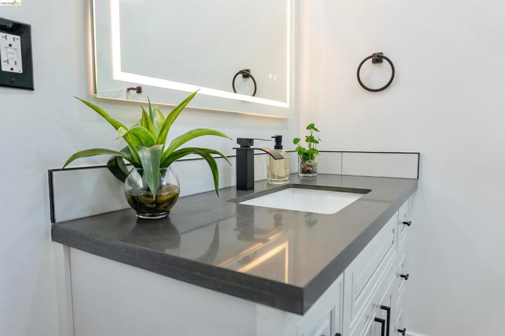 Image 21 of property listing at 2427 67Th Ave, Oakland, CA 94605