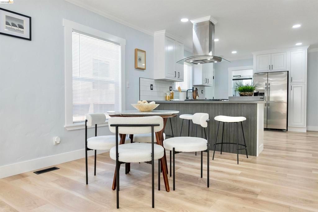 Image 7 of property listing at 2427 67Th Ave, Oakland, CA 94605