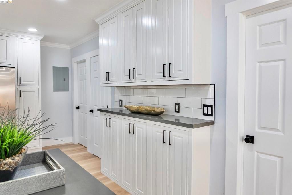 Image 9 of property listing at 2427 67Th Ave, Oakland, CA 94605