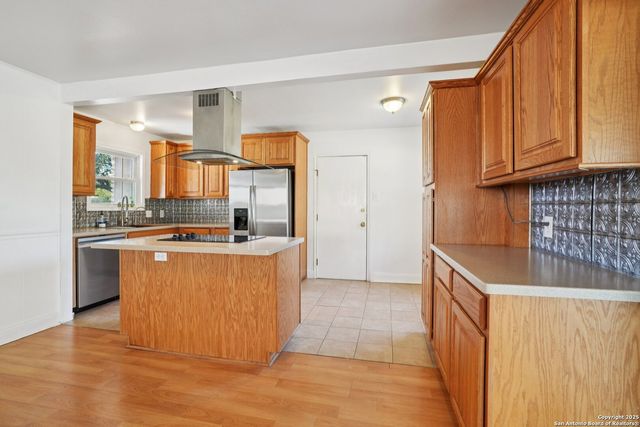 911 Tamworth, San Antonio, TX 78213