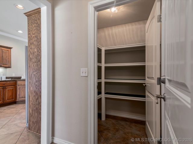 5817 Woodland Road, Bartlesville, OK 74006