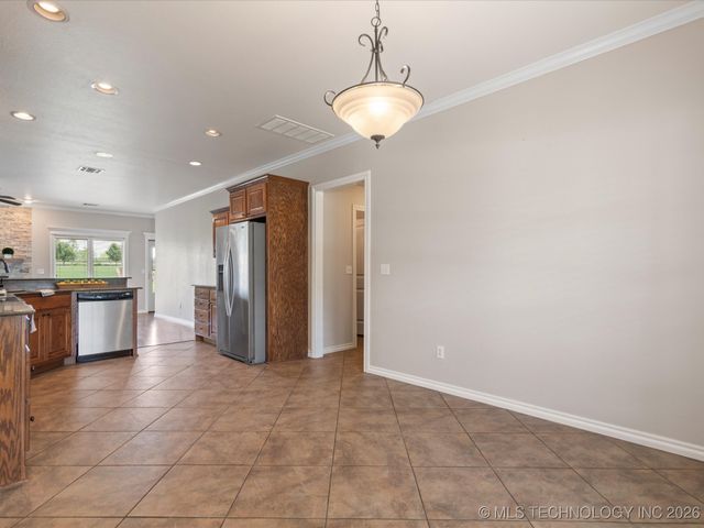 5817 Woodland Road, Bartlesville, OK 74006