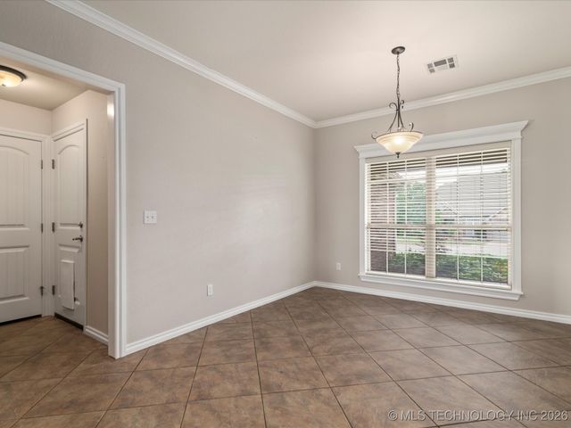 5817 Woodland Road, Bartlesville, OK 74006