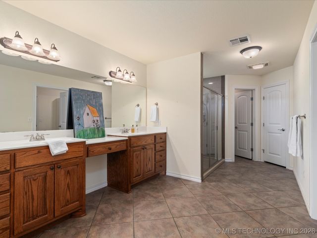 5817 Woodland Road, Bartlesville, OK 74006