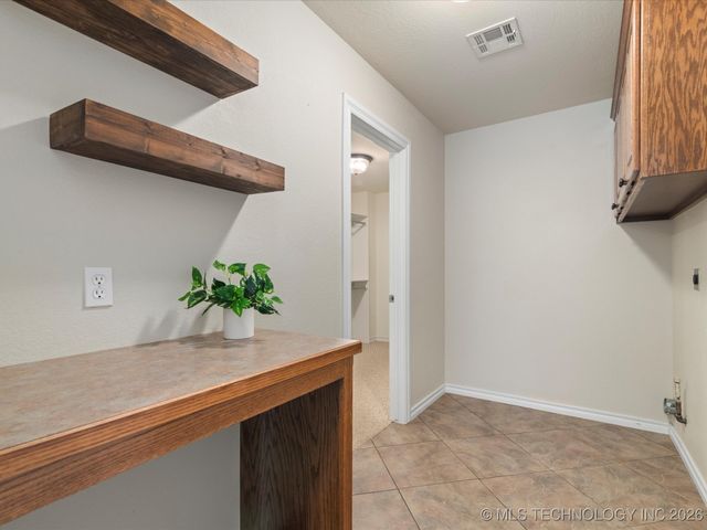 5817 Woodland Road, Bartlesville, OK 74006