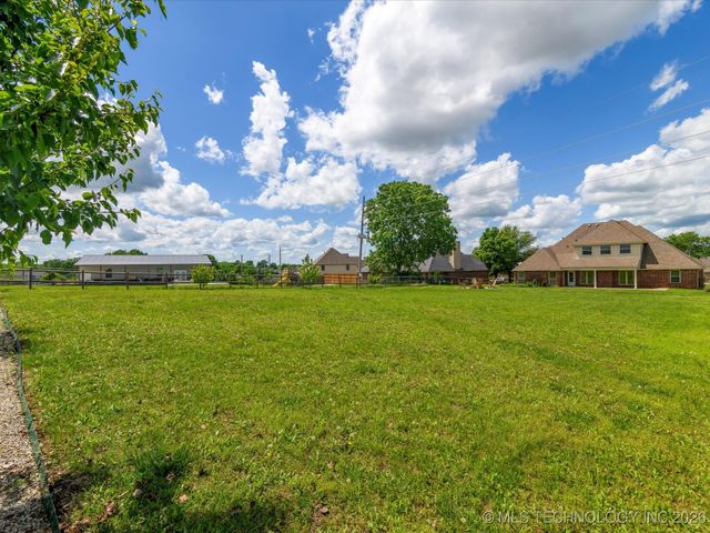 5817 Woodland Road, Bartlesville, OK 74006