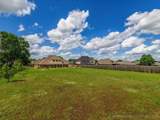 5817 Woodland Road, Bartlesville, OK 74006