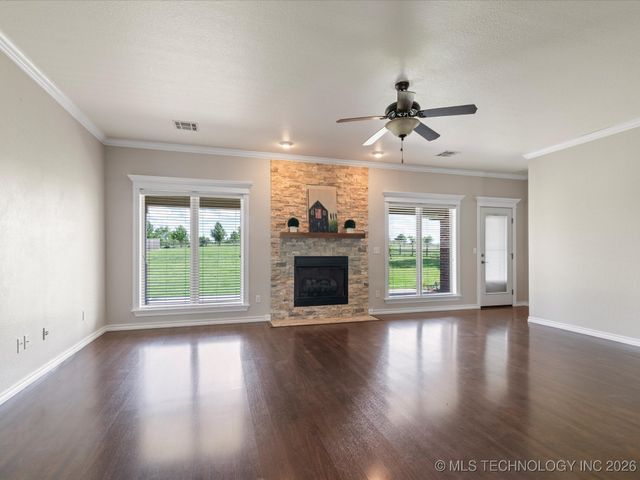 5817 Woodland Road, Bartlesville, OK 74006