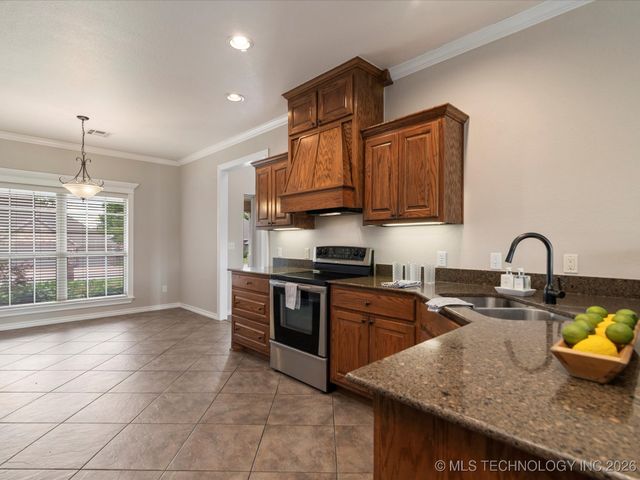 5817 Woodland Road, Bartlesville, OK 74006