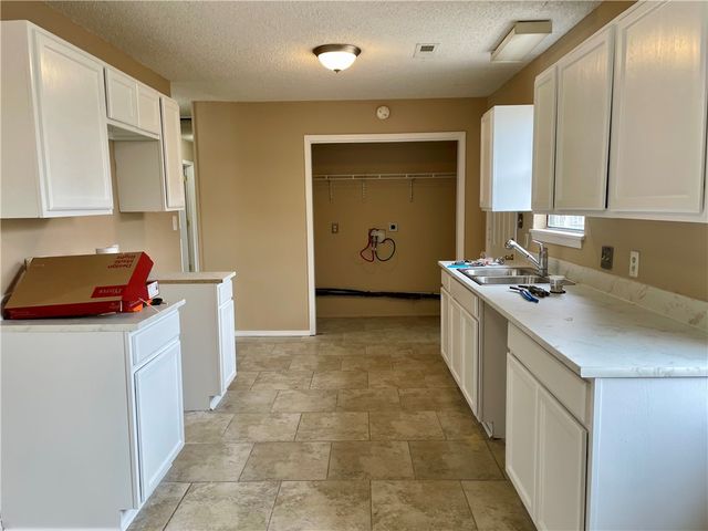 414 W Price Avenue, Springdale, AR 72764