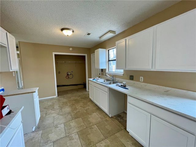 414 W Price Avenue, Springdale, AR 72764