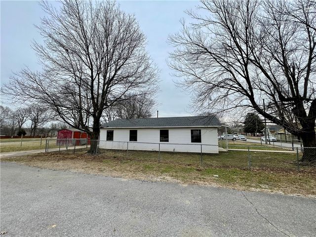 414 W Price Avenue, Springdale, AR 72764