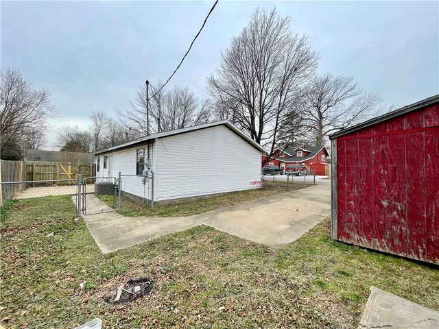 414 W Price Avenue, Springdale, AR 72764