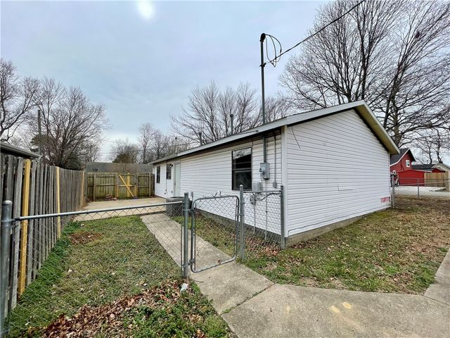 414 W Price Avenue, Springdale, AR 72764