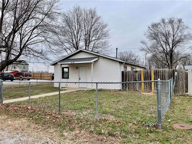 414 W Price Avenue, Springdale, AR 72764