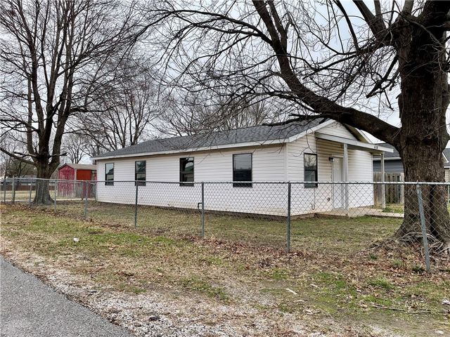 414 W Price Avenue, Springdale, AR 72764