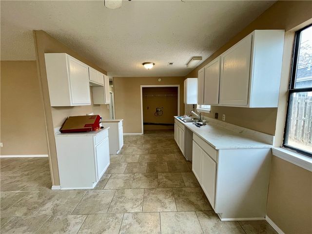 414 W Price Avenue, Springdale, AR 72764