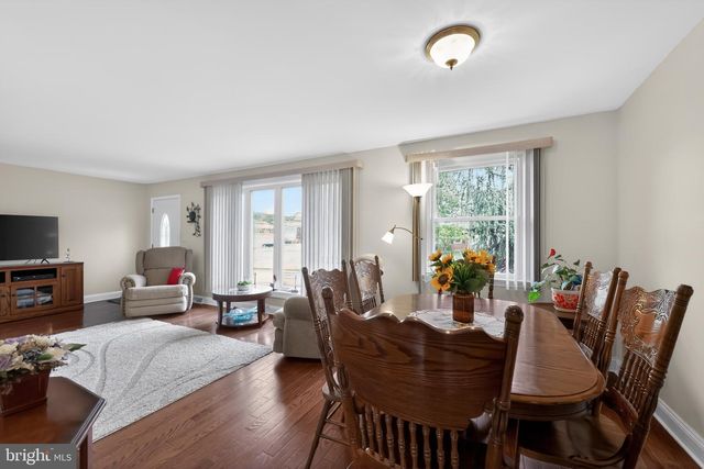 2 SURREY CT, Cherry Hill, NJ 08034