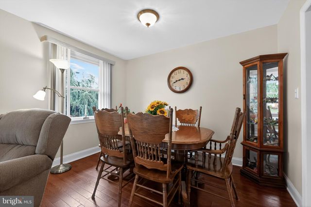 2 SURREY CT, Cherry Hill, NJ 08034