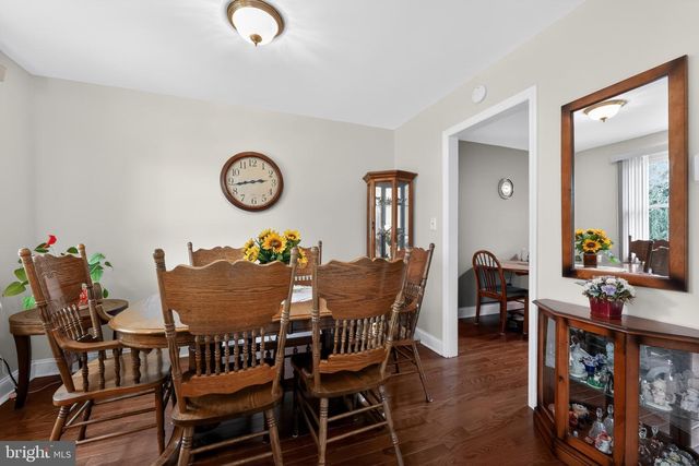 2 SURREY CT, Cherry Hill, NJ 08034