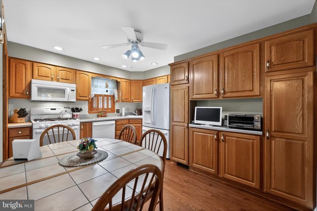 2 SURREY CT, Cherry Hill, NJ 08034