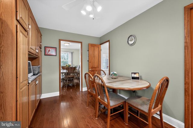 2 SURREY CT, Cherry Hill, NJ 08034