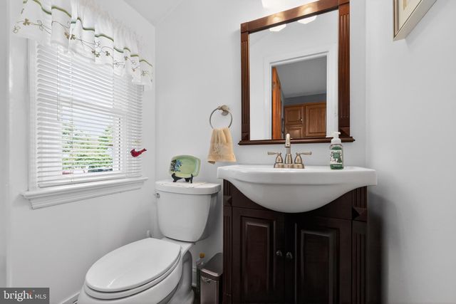 2 SURREY CT, Cherry Hill, NJ 08034