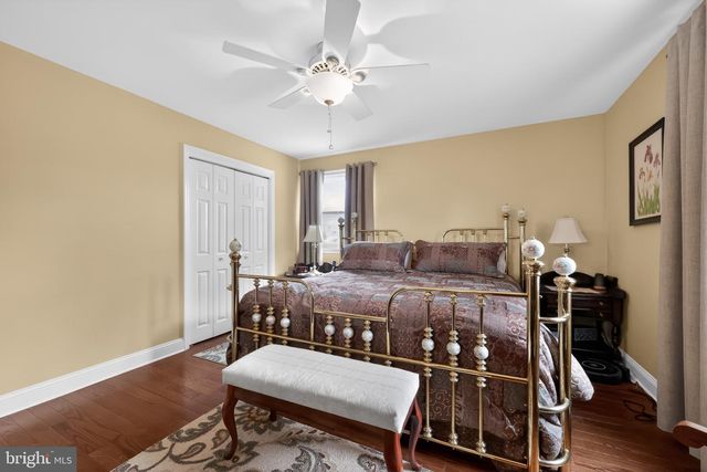 2 SURREY CT, Cherry Hill, NJ 08034