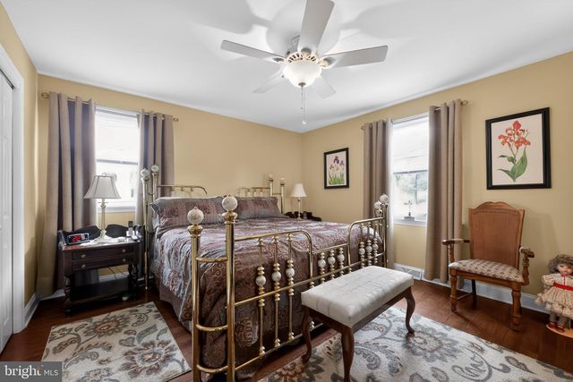 2 SURREY CT, Cherry Hill, NJ 08034