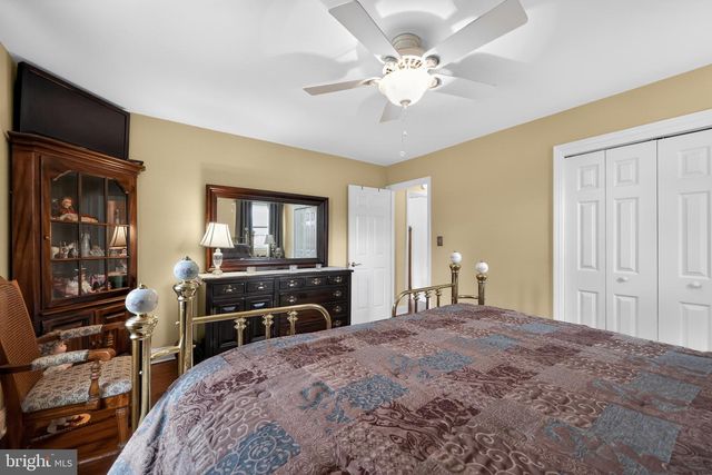 2 SURREY CT, Cherry Hill, NJ 08034