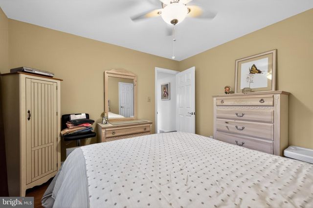 2 SURREY CT, Cherry Hill, NJ 08034