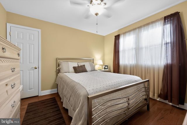 2 SURREY CT, Cherry Hill, NJ 08034