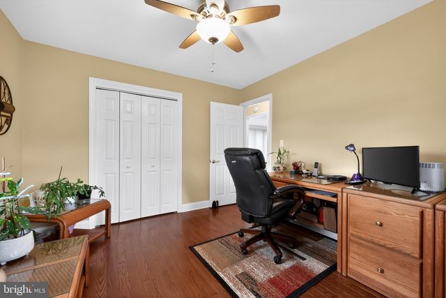 2 SURREY CT, Cherry Hill, NJ 08034
