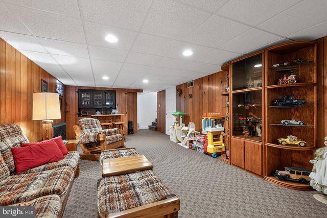 2 SURREY CT, Cherry Hill, NJ 08034