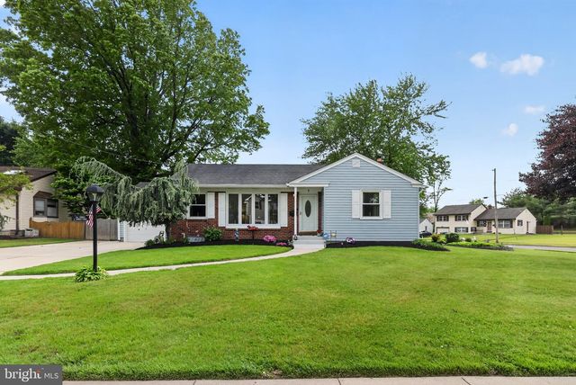 2 SURREY CT, Cherry Hill, NJ 08034