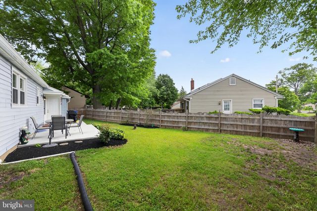 2 SURREY CT, Cherry Hill, NJ 08034