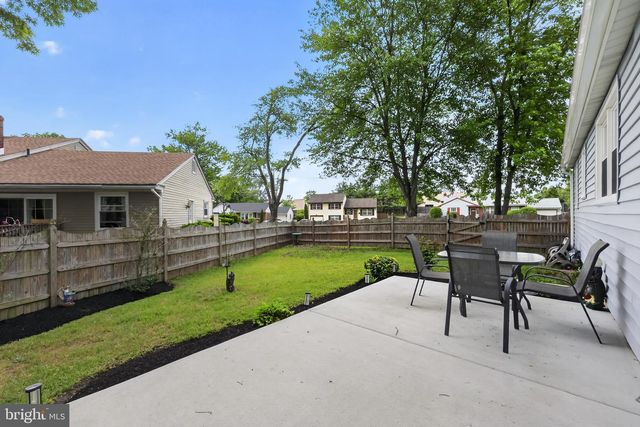2 SURREY CT, Cherry Hill, NJ 08034