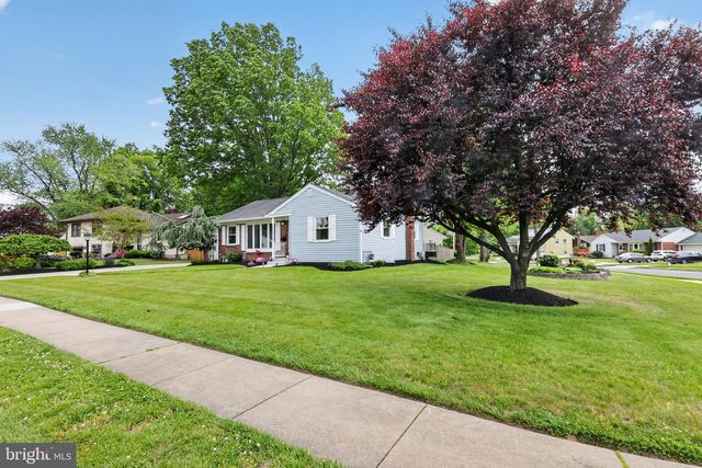 2 SURREY CT, Cherry Hill, NJ 08034