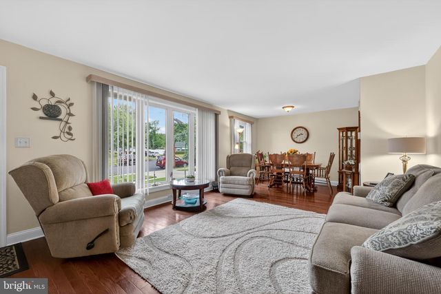 2 SURREY CT, Cherry Hill, NJ 08034