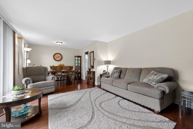2 SURREY CT, Cherry Hill, NJ 08034