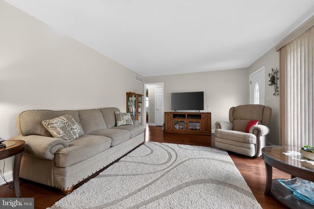 2 SURREY CT, Cherry Hill, NJ 08034