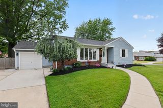 2 SURREY CT, Cherry Hill, NJ 08034