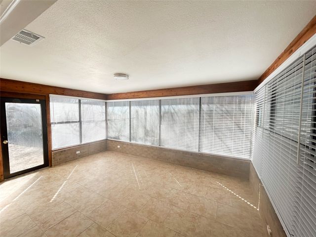 3016 Oakridge Drive, Bedford, TX 76021